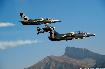 yves-jetman-rossy-flying-next-to-breitling-jets.jpg : 580x386